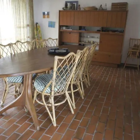 House Les Cauquillous Лёкат